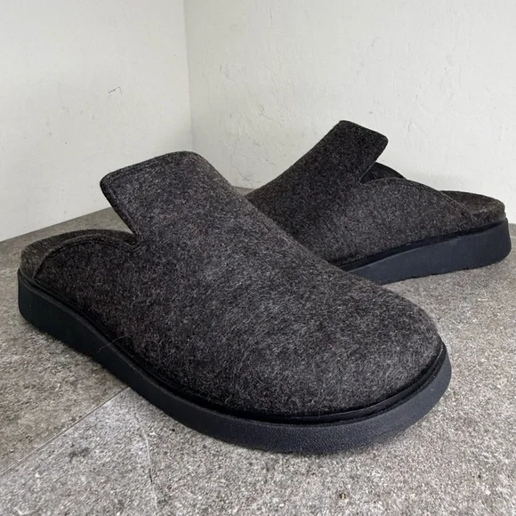 NEW FitFlop Gray Black Felt Slip On Mules Slippers Men’s 11